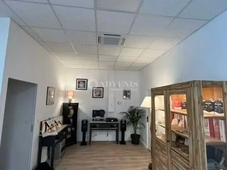 location commerce 153 m²