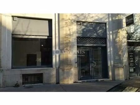 location commerce 166 m² à 352 m²