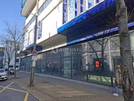 location commerce 2 486 m²