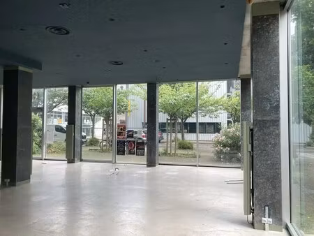 location commerce 139 m²