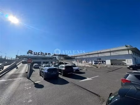 location commerce 63 m²