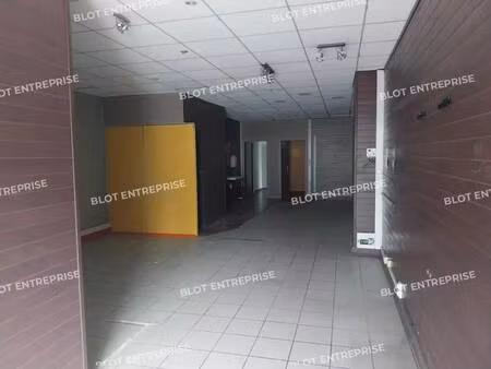location commerce 150 m²