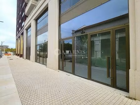 location commerce 107 m²