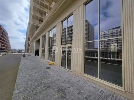 location commerce 177 m²