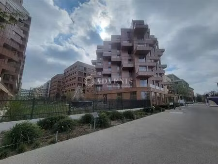 location commerce saint ouen 93400 98m²