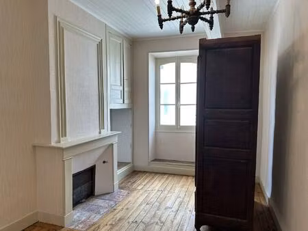 maison en pierre avec garage