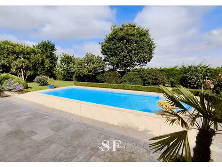 agen sud - batisse avec jardin et piscine