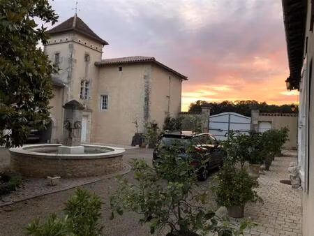 exceptionnelle propriété en pierre avec deux habitations dans le nord-charente.