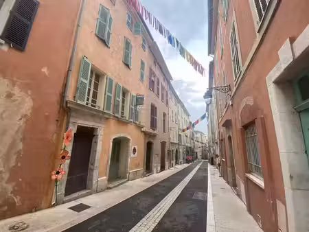 location local commercial hyères 83400 - - surface privée