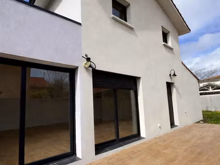 vente maison à gazinet (33610) : à vendre / 120m² gazinet