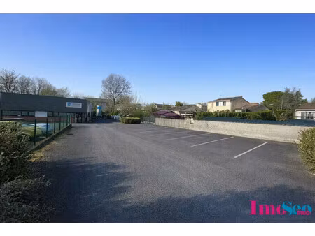 location local commercial