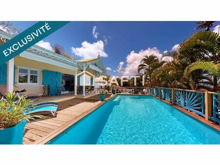 villa vue mer  trois chambres + piscine  filao