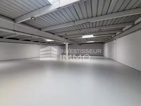 vente entrepôt 697 m²