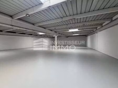 vente entrepôt coignieres 78310 697m²