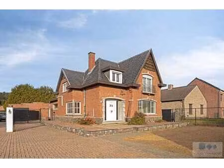 charmante woning met tuin en ruime garage op 7a93ca