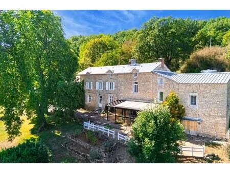 ensemble immobilier - 5 gîtes - 6 ha - potentiel accueil - aveyron