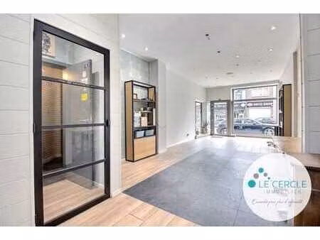 surface commerciale (100m2) avec terrasse et jardin