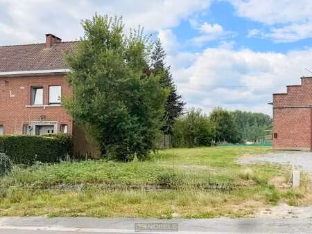 à vendre  terrain orienté sud-ouest pour une maison trois...