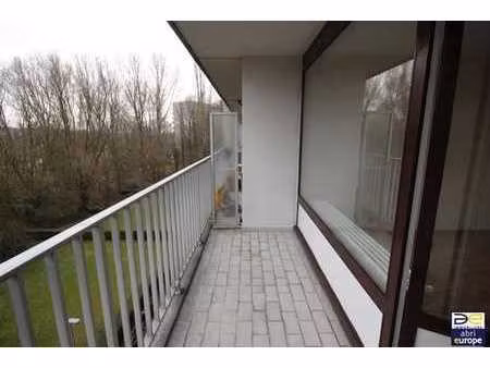 beau studio avec terrasse rénové