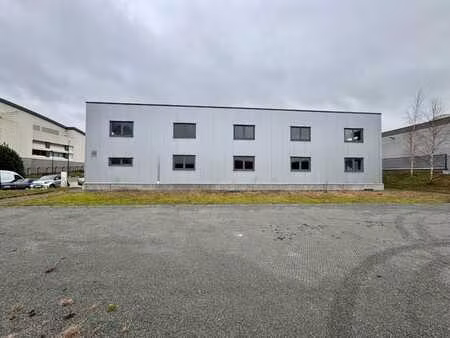 bâtiment industriel avec bureaux et entrepôt à louer à wavre