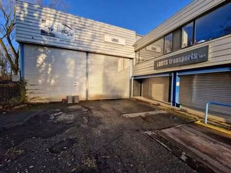 entrepôt de 141m²
