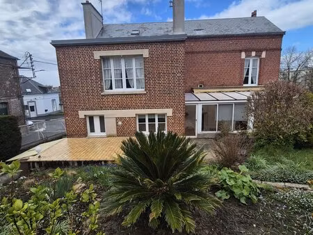 maison de ville de 157m2   3 chambres avec jardin et garage en vente à laon (02)