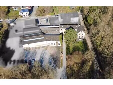 propriété avec entrepôts