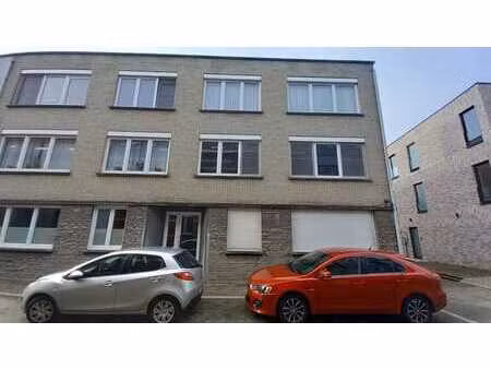 bel appartement spacieux avec 2 chambres  cave et garage.