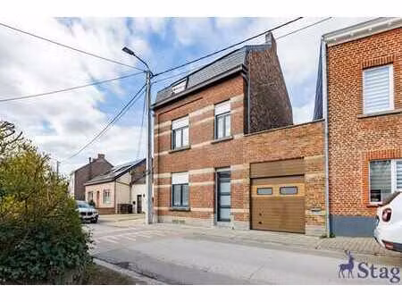 charmante maison 2 chambres avec jardin dans une rue calme