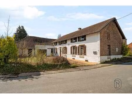 charmante fermette à rénover avec hangar sur 36ares!