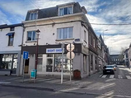 immeuble de rapport / commerce + 1 appart. / centre d'hannut