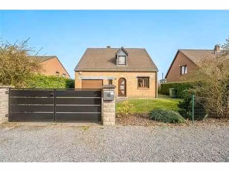 superbe maison 4 façades dans un quartier calme et prisé