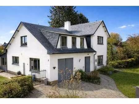 charmante villa 4 façades 3 chambres et piscine à verlaine