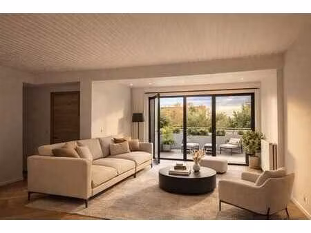 appartement avec terrasse et fort potentiel au pied de l’ave