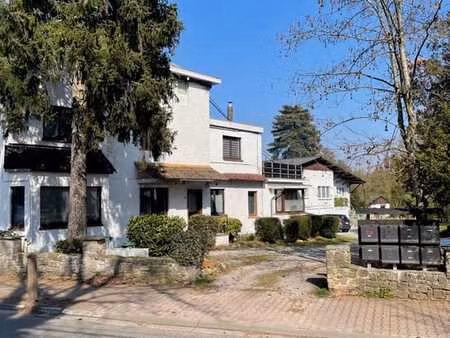 propriété de 4ha  9 logements  étang et bois.