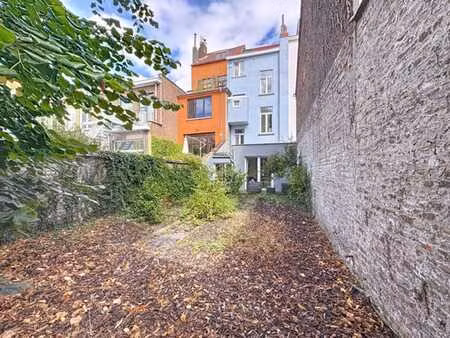 quartier européen - bel maison de 345m2 + jardin de 90m2