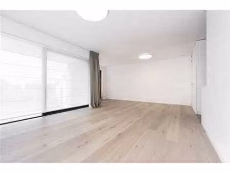 app moderne 2 chambres avec terrasse + garage (+€120/m ) à b