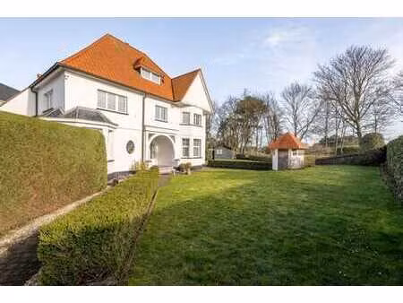 villa à rénover idéalement située au zoute – helmweg