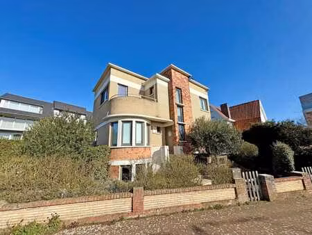 villa rénovée située à 500m de la plage.