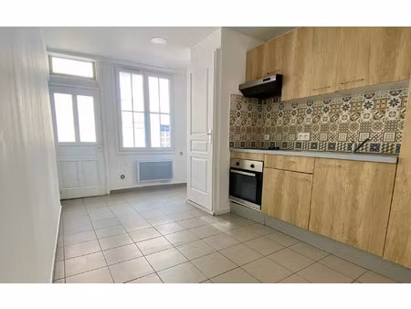 location maison  m² t-3 à abbeville  560 €