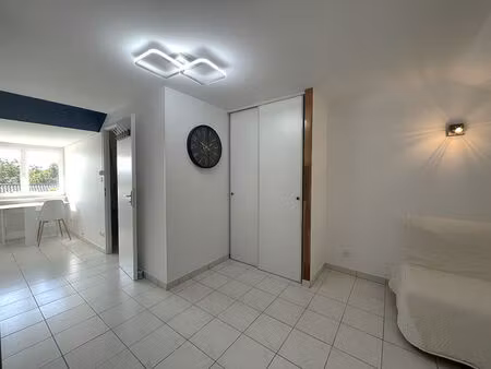 studio meublé caussade - 20 m² - 2ème étage