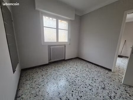 local commercial 61 m² contes