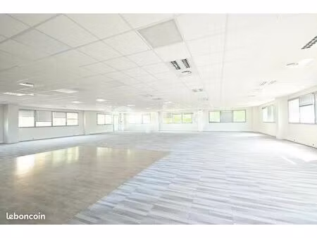 bureau 407 m²