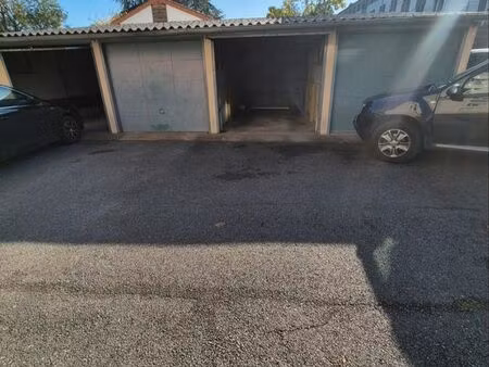 a louer garage a l'arbresle disponible de suite