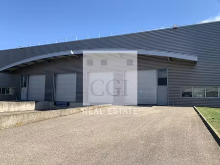 location commerce 972 m² à saint-priest (69800)