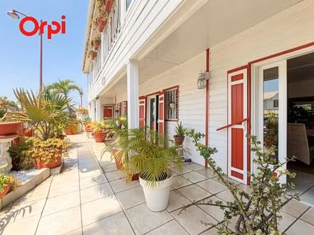 opportunité d'investissement : grande maison avec fort potentiel et 4 locaux commerciaux l