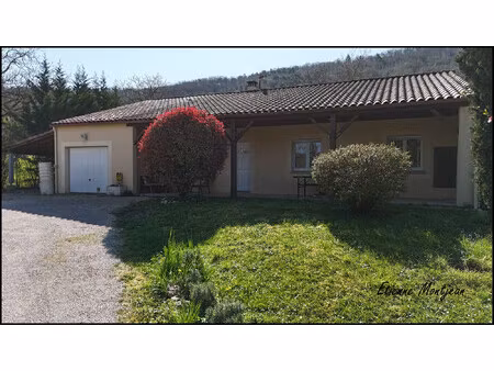 maison à douelle 123 m²  3 chambres  piscine  garage  jardin 