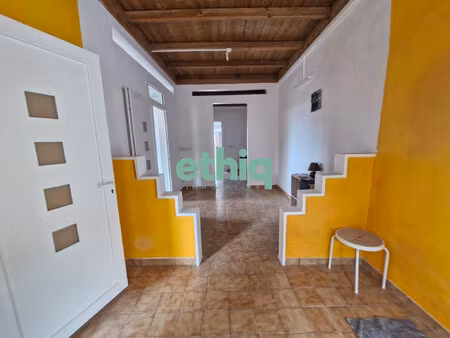 spécial investisseur : maison de deux appartements au coeur de