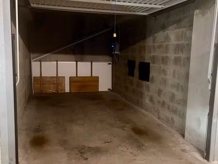 garage box fermé meyzieu – prix attractif – dispo immédiate