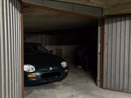 grand box de 42 m² à vendre